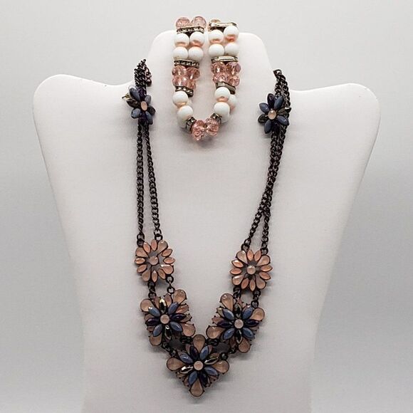 Vintage Costume Jewelry Cluster Floral Pink Blue Necklace Earring & Bracelet Set - Picture 8 of 15